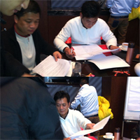 黃日華代言佛山電動門簽約現(xiàn)場